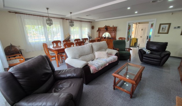 Återförsäljning - Villa -
Orihuela - Inland