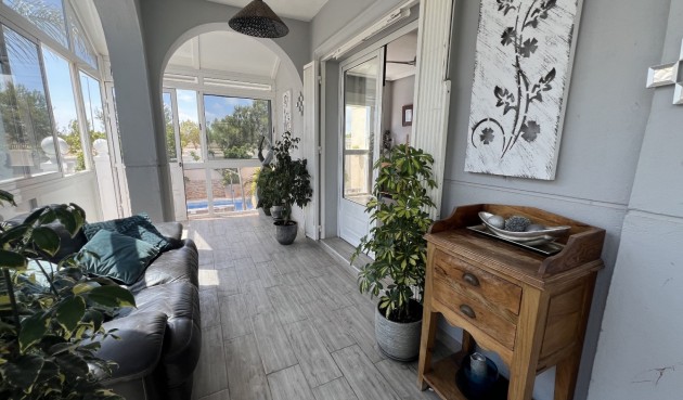 Återförsäljning - Villa -
Orihuela - Inland