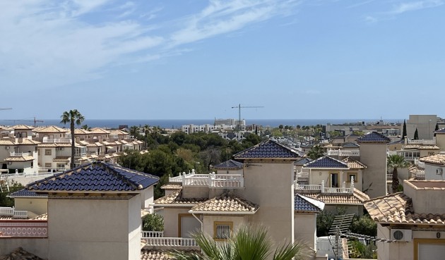 Återförsäljning - Villa -
Orihuela - Inland