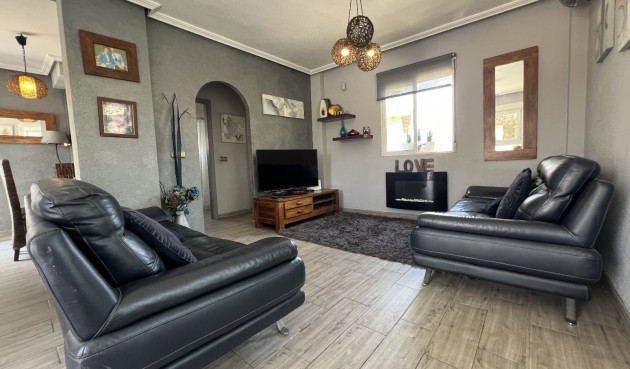 Återförsäljning - Villa -
Orihuela - Inland