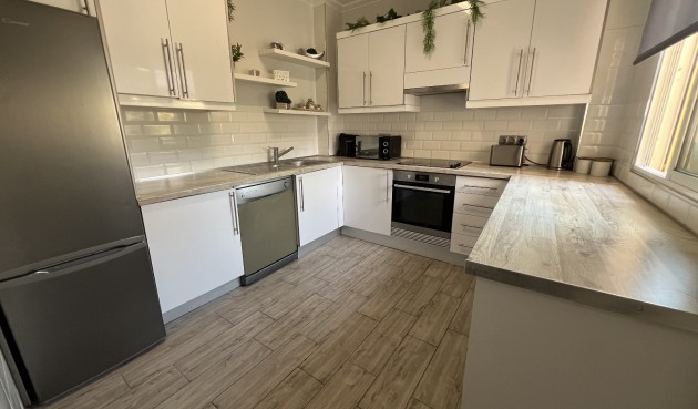 Återförsäljning - Villa -
Orihuela - Inland