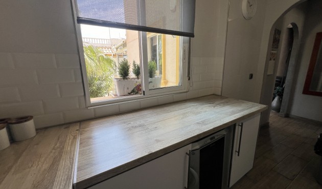 Återförsäljning - Villa -
Orihuela - Inland