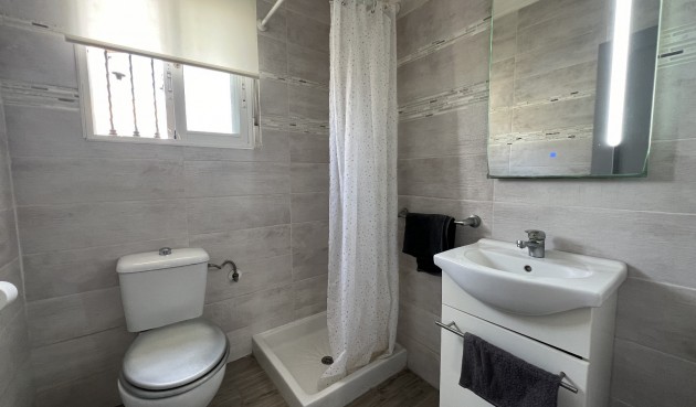 Återförsäljning - Villa -
Orihuela - Inland