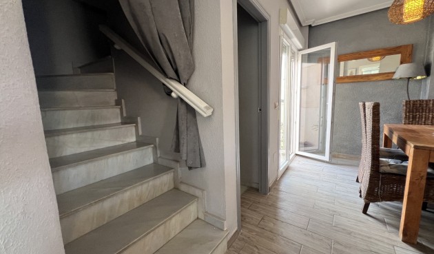 Återförsäljning - Villa -
Orihuela - Inland