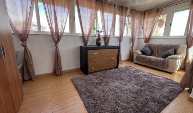 Återförsäljning - Villa -
Orihuela - Inland