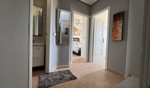 Återförsäljning - Villa -
Orihuela - Inland