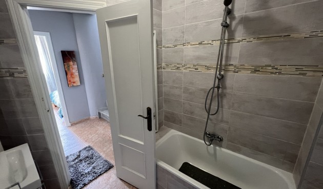 Återförsäljning - Villa -
Orihuela - Inland