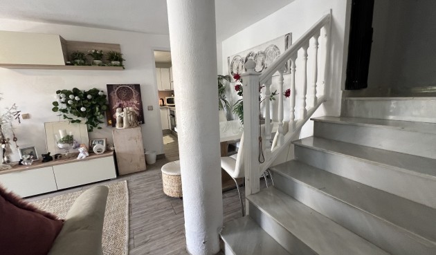 Återförsäljning - Villa -
Orihuela - Inland