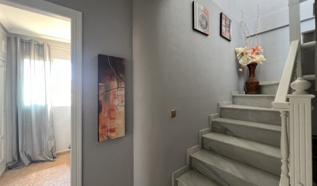 Återförsäljning - Villa -
Orihuela - Inland