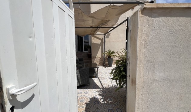 Återförsäljning - Villa -
Orihuela - Inland