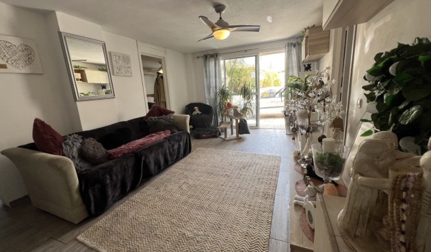 Återförsäljning - Villa -
Orihuela - Inland