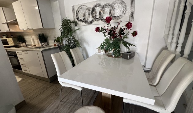 Återförsäljning - Villa -
Orihuela - Inland