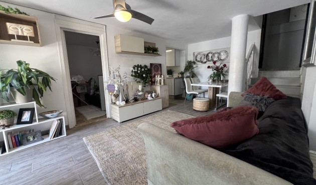 Återförsäljning - Villa -
Orihuela - Inland