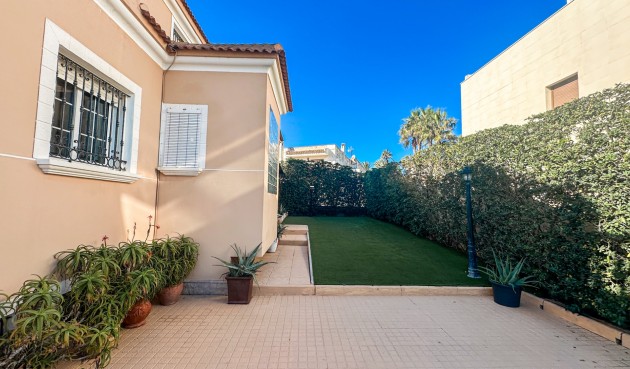 Återförsäljning - Villa -
La Mata - Costa Blanca