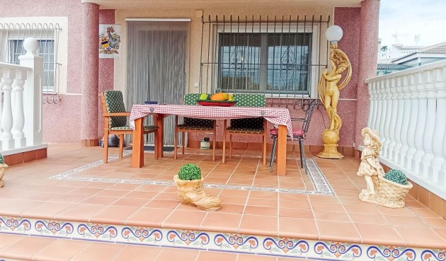 Resale - Villa -
Torrevieja - La Siesta