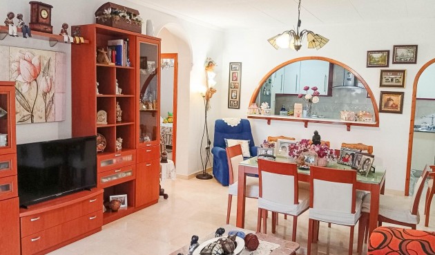 Resale - Villa -
Torrevieja - La Siesta