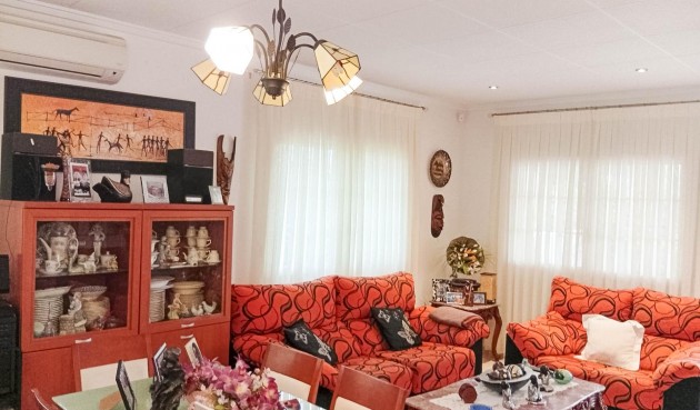 Resale - Villa -
Torrevieja - La Siesta