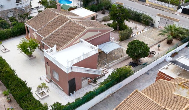 Resale - Villa -
Torrevieja - La Siesta