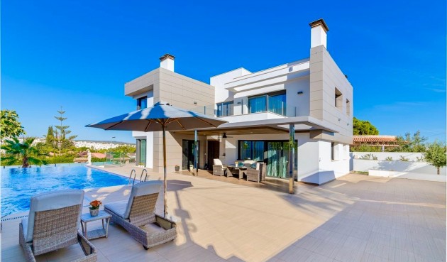 Resale - Villa -
Torrevieja - Costa Blanca