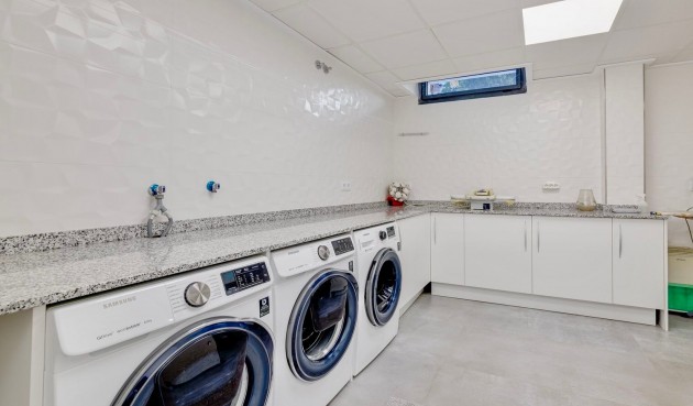 Resale - Villa -
Torrevieja - Costa Blanca