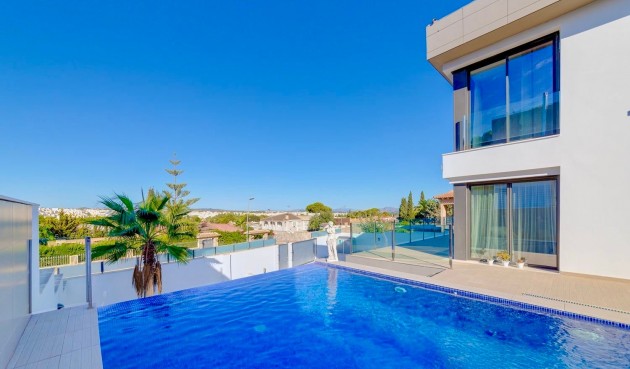 Resale - Villa -
Torrevieja - Costa Blanca