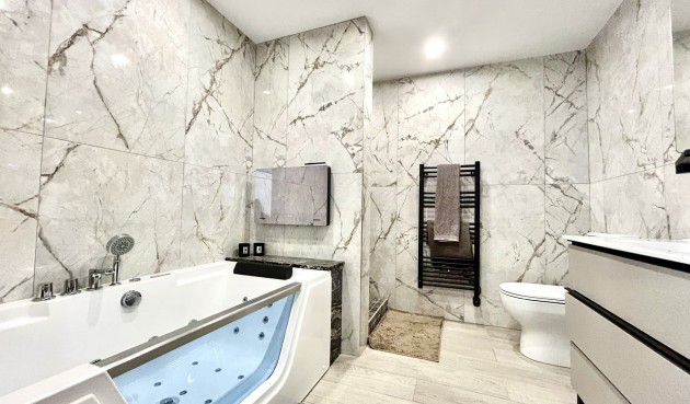 Resale - Town House -
San Miguel de Salinas - Inland