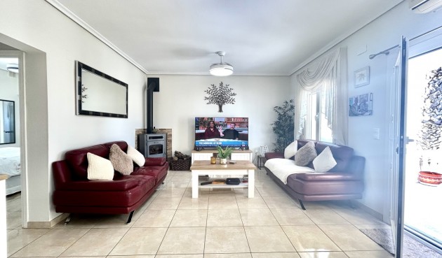 Resale - Villa -
Villamartin - Costa Blanca