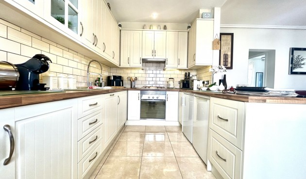 Resale - Villa -
Villamartin - Costa Blanca