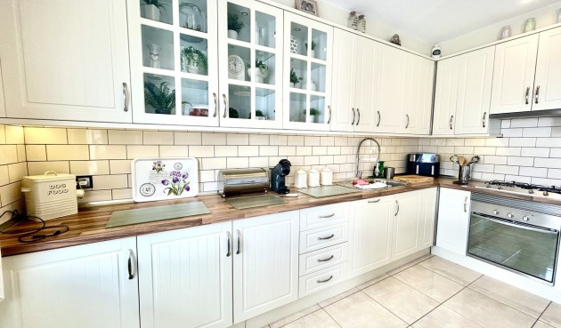 Resale - Villa -
Villamartin - Costa Blanca