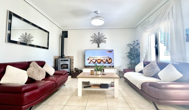 Resale - Villa -
Villamartin - Costa Blanca