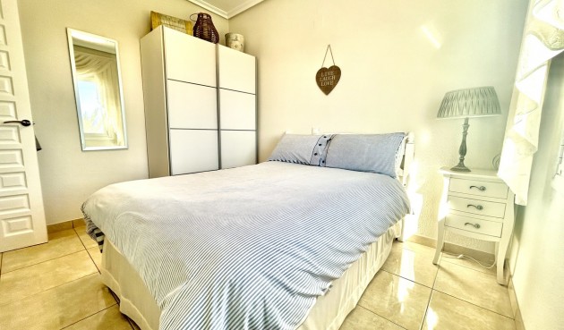 Resale - Villa -
Villamartin - Costa Blanca