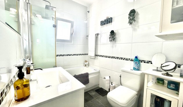 Resale - Villa -
Villamartin - Costa Blanca