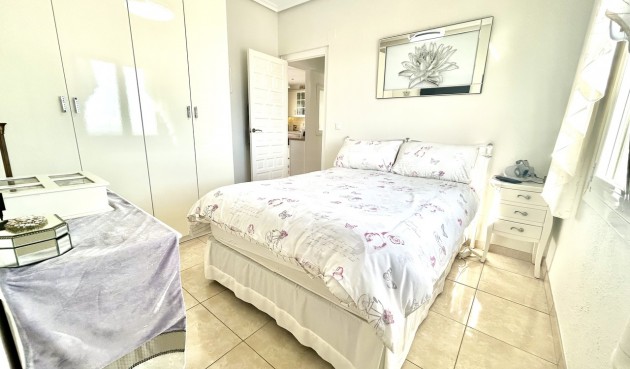 Resale - Villa -
Villamartin - Costa Blanca