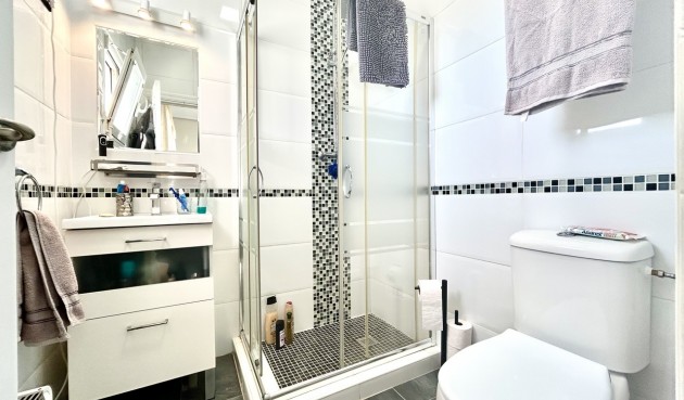 Resale - Villa -
Villamartin - Costa Blanca