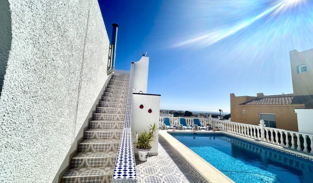 Resale - Villa -
Villamartin - Costa Blanca