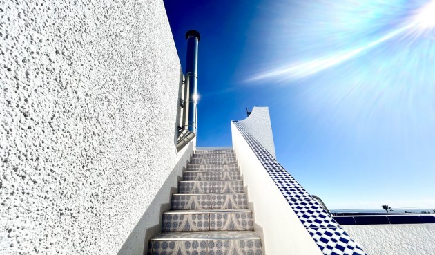 Resale - Villa -
Villamartin - Costa Blanca