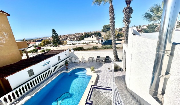 Resale - Villa -
Villamartin - Costa Blanca