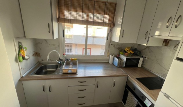 Resale - Apartment -
Torrevieja - Centro