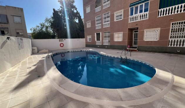 Resale - Apartment -
Torrevieja - Centro