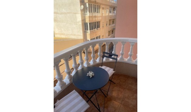 Resale - Apartment -
Torrevieja - Centro