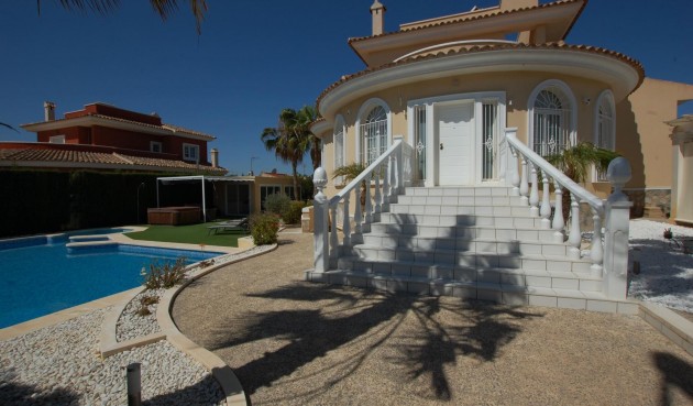 Brukt - Villa -
Ciudad Quesada - Costa Blanca