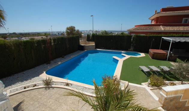 Brukt - Villa -
Ciudad Quesada - Costa Blanca