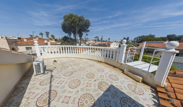 Återförsäljning - Villa -
Torrevieja - Costa Blanca