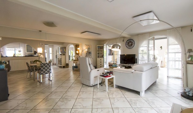 Återförsäljning - Villa -
Torrevieja - Costa Blanca