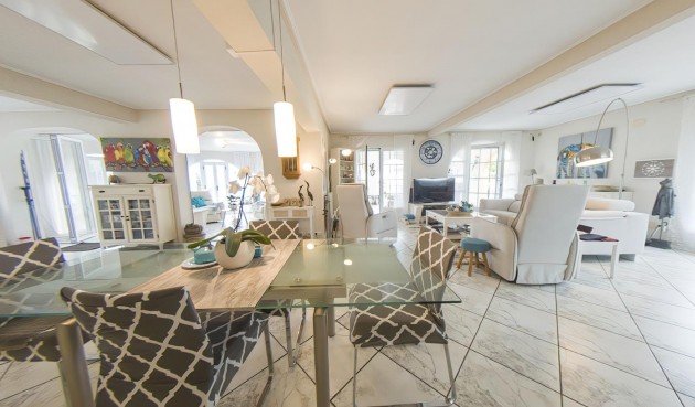 Återförsäljning - Villa -
Torrevieja - Costa Blanca