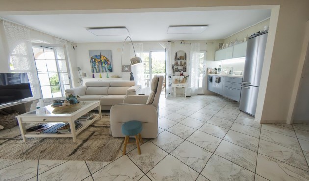 Återförsäljning - Villa -
Torrevieja - Costa Blanca