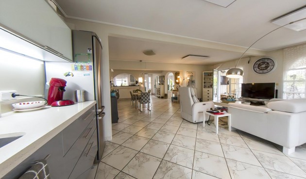 Återförsäljning - Villa -
Torrevieja - Costa Blanca