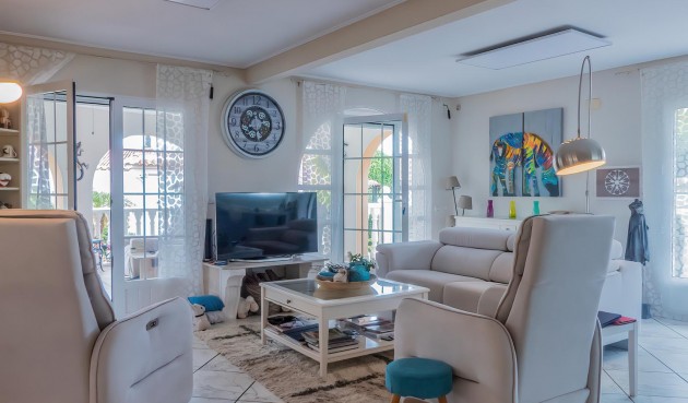 Återförsäljning - Villa -
Torrevieja - Costa Blanca