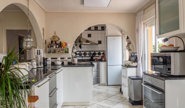 Återförsäljning - Villa -
Torrevieja - Costa Blanca