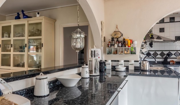 Återförsäljning - Villa -
Torrevieja - Costa Blanca